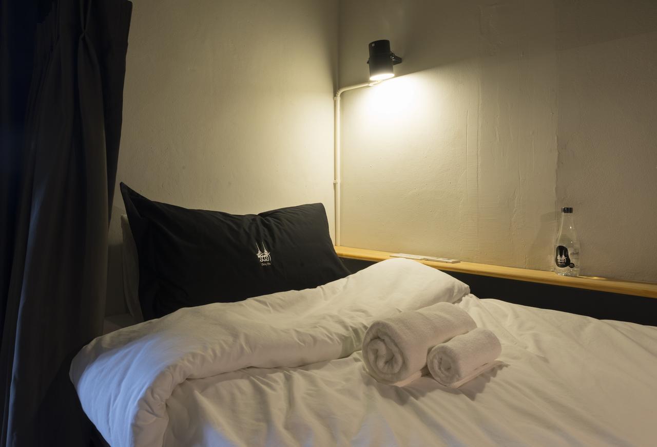 Chingcha Bangkok Hostel Bagian luar foto