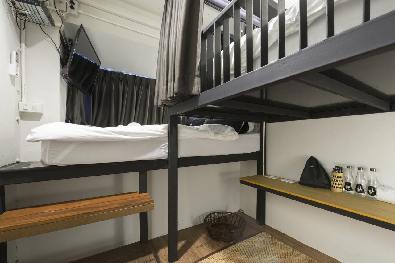 Chingcha Bangkok Hostel Bagian luar foto
