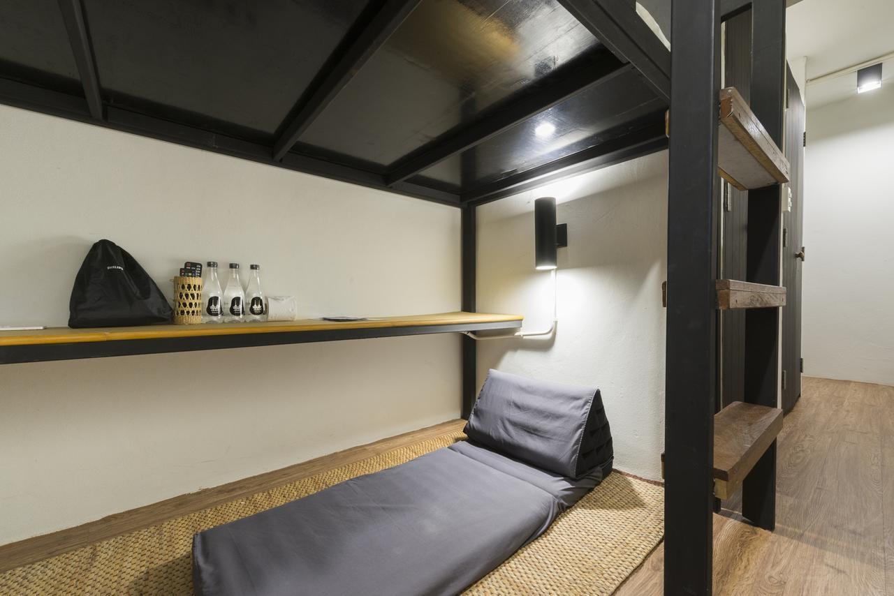 Chingcha Bangkok Hostel Bagian luar foto