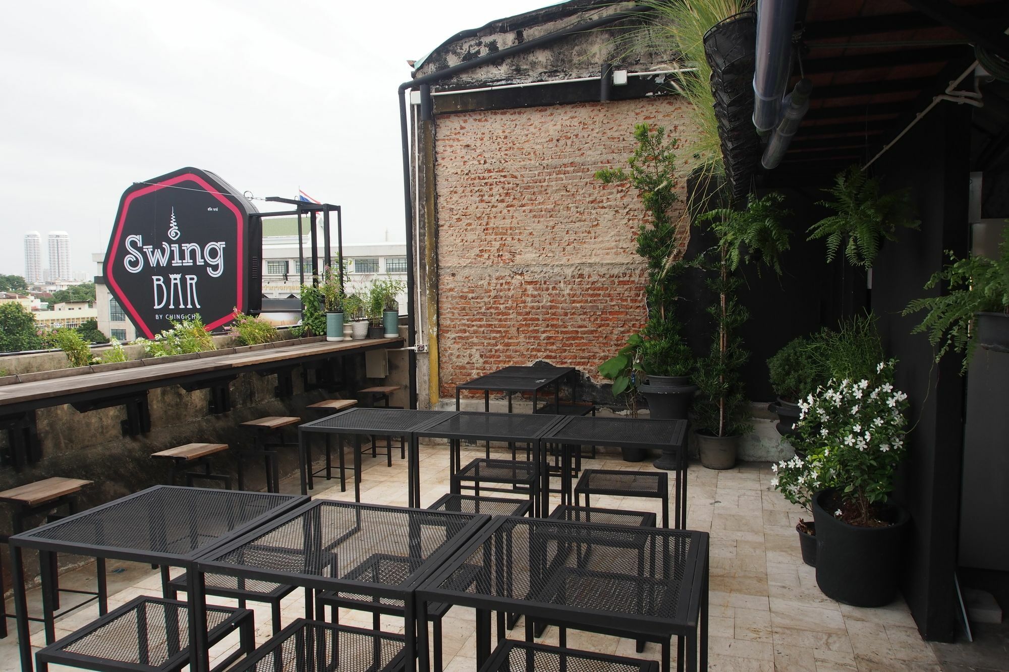 Chingcha Bangkok Hostel Bagian luar foto