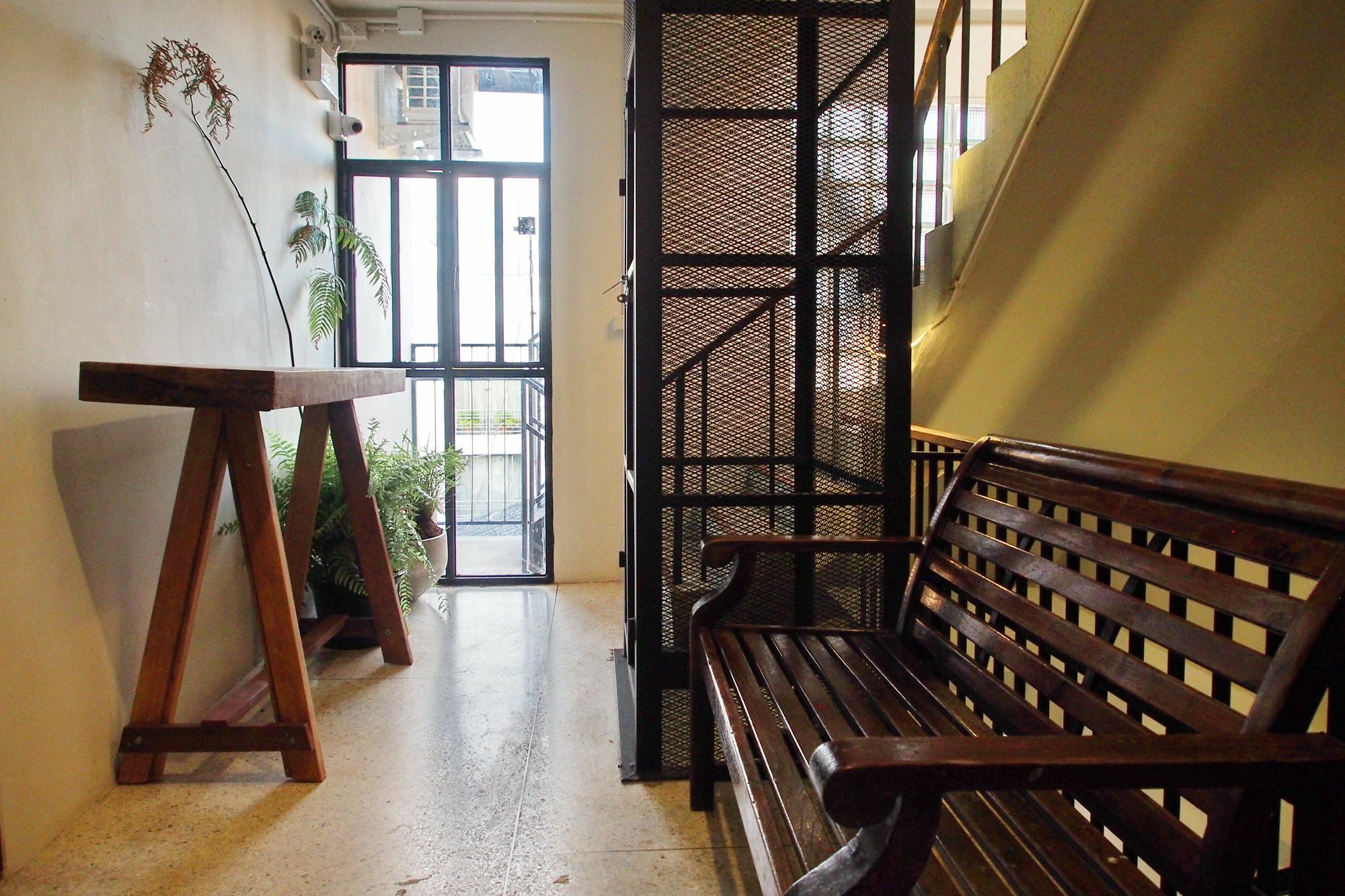 Chingcha Bangkok Hostel Bagian luar foto